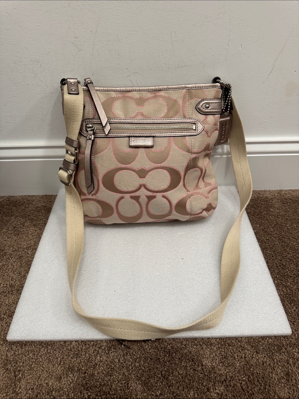 Coach Daisy Outline Signature Crossbody Bag 2 hangtags